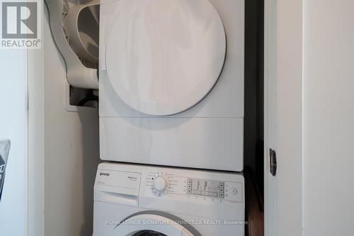 410 - 2118 Bloor Street W, Toronto, ON - Indoor Photo Showing Laundry Room