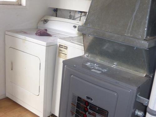 332 Ogden Street, Thunder Bay, ON - Indoor Photo Showing Laundry Room