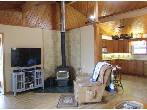 689 Bears Pass Road, Rainy Lake, ON - Indoor Photo Showing Living Room