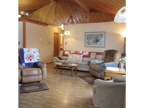 689 Bears Pass Road, Rainy Lake, ON - Indoor Photo Showing Living Room