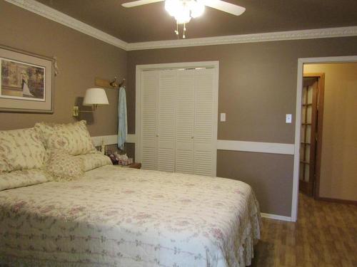 689 Bears Pass Road, Rainy Lake, ON - Indoor Photo Showing Bedroom