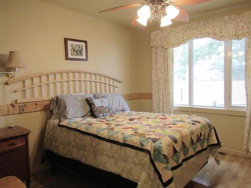 689 Bears Pass Road, Rainy Lake, ON - Indoor Photo Showing Bedroom