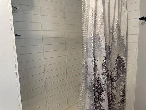3325 Kam Current Road, Rural Thunder Bay, ON - Indoor Photo Showing Bathroom