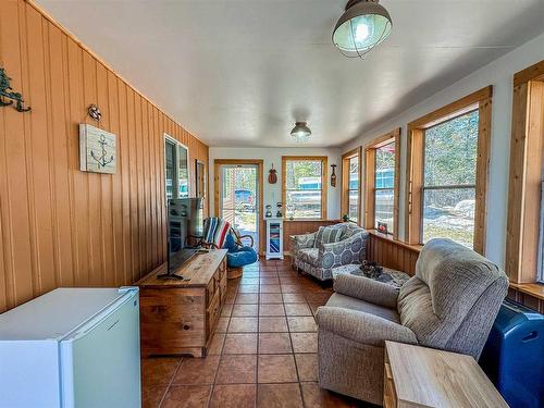 12 144 Andys Camp Road, Kenora, ON - Indoor Photo Showing Living Room