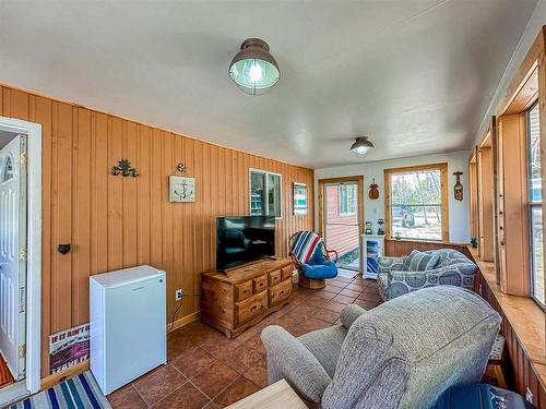 12 144 Andys Camp Road, Kenora, ON - Indoor Photo Showing Living Room