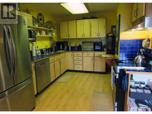 4000 Mountain View Road, Mcbride, BC - Indoor Photo Showing Kitchen