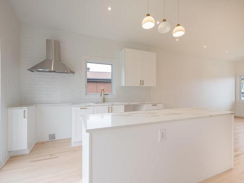 Cuisine - 1365 Rue Ridgewood, Laval (Chomedey), QC - Indoor Photo Showing Kitchen