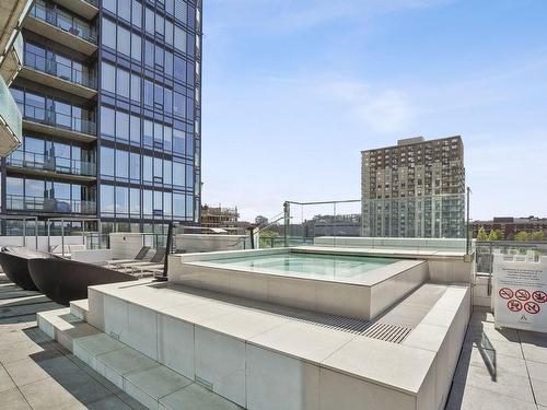 Piscine - 2812-1188 Rue St-Antoine O., Montréal (Ville-Marie), QC - Indoor Photo Showing Other Room With In Ground Pool