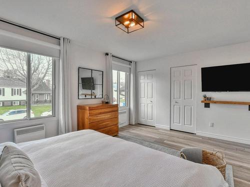 Master bedroom - 220 10E Avenue, Sainte-Anne-Des-Plaines, QC - Indoor Photo Showing Bedroom