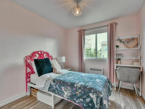 Bedroom - 220 10E Avenue, Sainte-Anne-Des-Plaines, QC - Indoor Photo Showing Bedroom