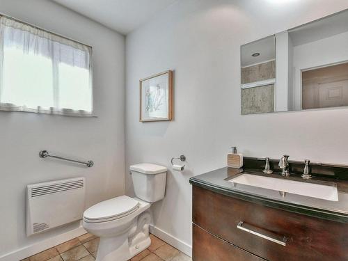 Bathroom - 220 10E Avenue, Sainte-Anne-Des-Plaines, QC - Indoor Photo Showing Bathroom