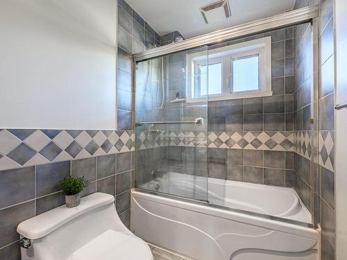 Bathroom - 3915 Rue Edgar, Longueuil (Saint-Hubert), QC - Indoor Photo Showing Bathroom