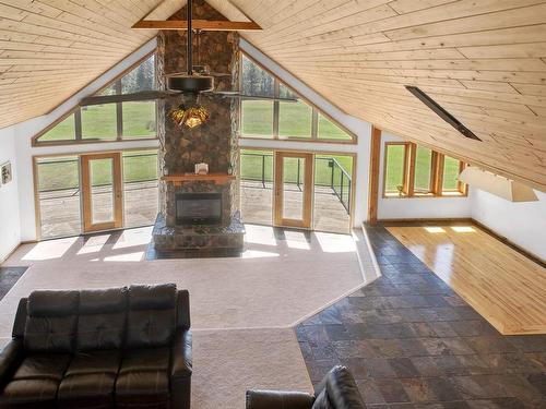 1718 Hutton Park Drive, Thunder Bay, ON - Indoor With Fireplace