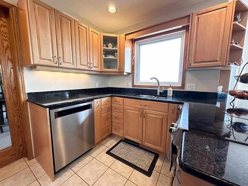 1314 Beach Road, Kenora, ON - Indoor Photo Showing Kitchen With Double Sink