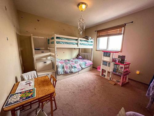 1314 Beach Road, Kenora, ON - Indoor Photo Showing Bedroom