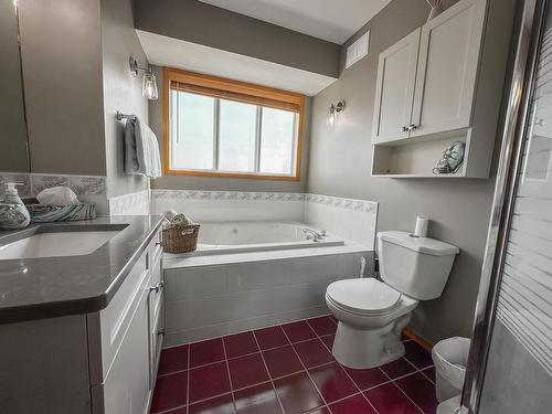 1314 Beach Road, Kenora, ON - Indoor Photo Showing Bathroom