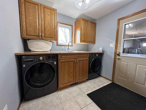 1314 Beach Road, Kenora, ON - Indoor Photo Showing Laundry Room