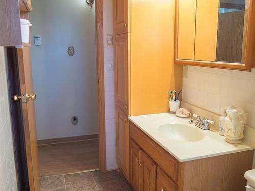 581 Redwood Avenue W, Thunder Bay, ON - Indoor Photo Showing Bathroom