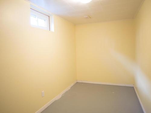 581 Redwood Avenue W, Thunder Bay, ON - Indoor Photo Showing Other Room