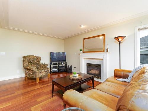2355 Regent Place, Kamloops, BC - Indoor Photo Showing Living Room With Fireplace