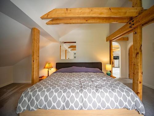 2921 Paradise Road, Kamloops, BC - Indoor Photo Showing Bedroom