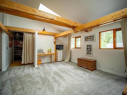 2921 Paradise Road, Kamloops, BC - Indoor Photo Showing Other Room