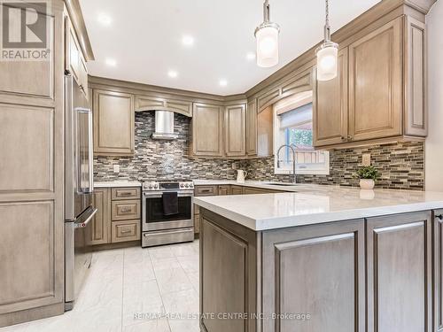 3341 Grand Park Drive, Mississauga, ON - Indoor Photo Showing Kitchen With Upgraded Kitchen