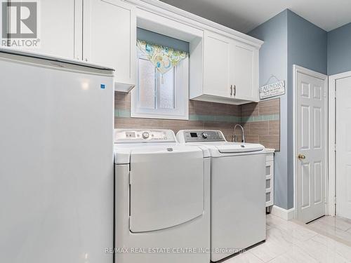 3341 Grand Park Drive, Mississauga, ON - Indoor Photo Showing Laundry Room