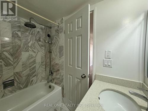 909 - 325 Webb Drive, Mississauga, ON - Indoor Photo Showing Bathroom