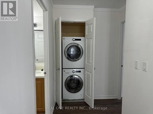 909 - 325 Webb Drive, Mississauga, ON - Indoor Photo Showing Laundry Room