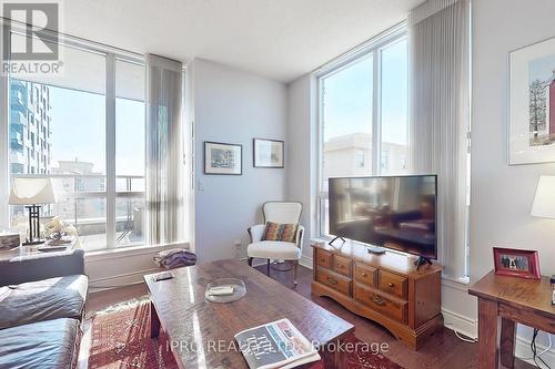 1804 - 70 High Park Avenue, Toronto, ON - Indoor Photo Showing Living Room