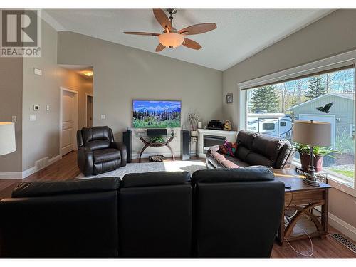 1818 Sommerville Road, Prince George, BC - Indoor Photo Showing Living Room