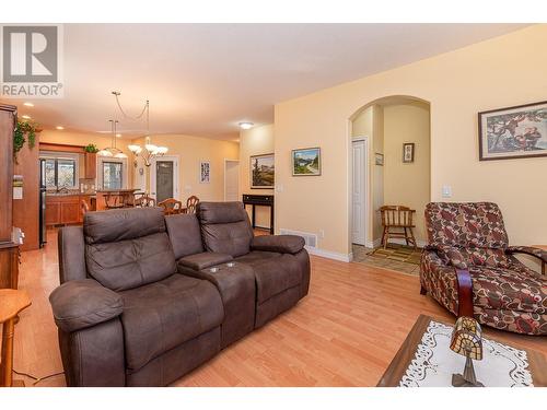 2204 Heitman Street, Enderby, BC - Indoor Photo Showing Living Room