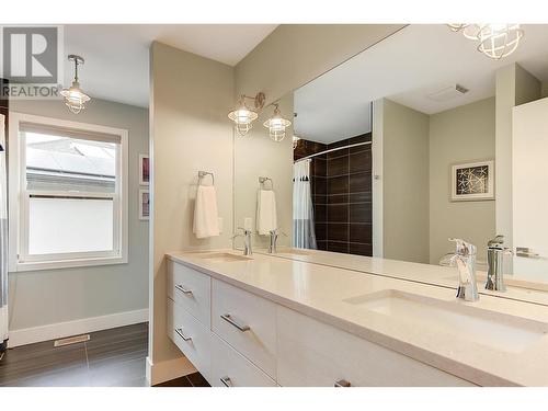 4354 Uley Road, Kelowna, BC - Indoor Photo Showing Bathroom