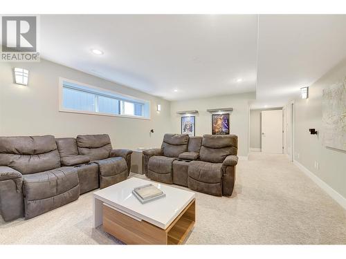 4354 Uley Road, Kelowna, BC - Indoor Photo Showing Living Room