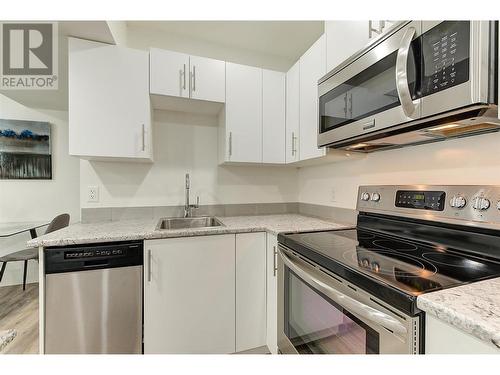 4354 Uley Road, Kelowna, BC - Indoor Photo Showing Kitchen