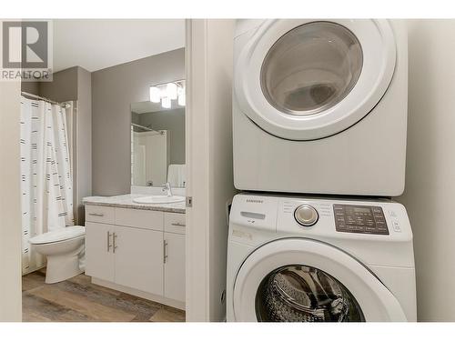 4354 Uley Road, Kelowna, BC - Indoor Photo Showing Laundry Room