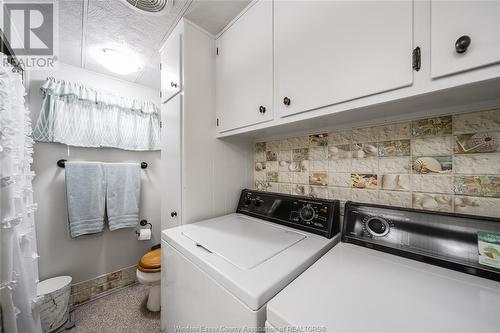88 Essex Court, Chatham, ON - Indoor Photo Showing Laundry Room