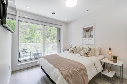 Bright bedroom with balcony & gorgeous views! - 479 Charlton Avenue E|Unit #509, Hamilton, ON - Indoor Photo Showing Bedroom