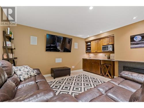 4923 Haskins Court, Kelowna, BC - Indoor Photo Showing Living Room