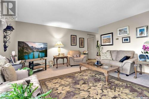 404 4555 Rae Street, Regina, SK - Indoor Photo Showing Living Room