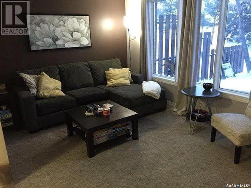 3822 Castle Road, Regina, SK - Indoor Photo Showing Living Room