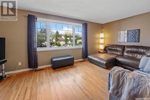 57 Clark Crescent, Saskatoon, SK - Indoor Photo Showing Living Room