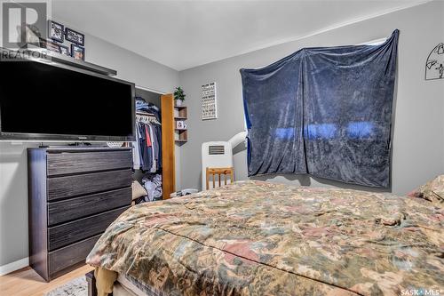 325 Witney Avenue S, Saskatoon, SK - Indoor Photo Showing Bedroom