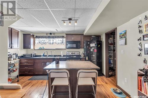 325 Witney Avenue S, Saskatoon, SK - Indoor Photo Showing Kitchen
