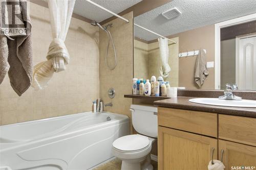 206D2 1121 Mckercher Drive, Saskatoon, SK - Indoor Photo Showing Bathroom