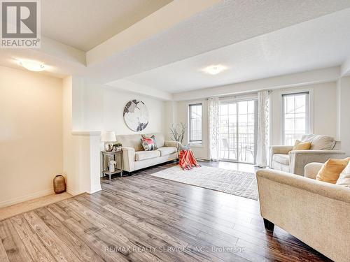 224 Thomas Slee Drive, Kitchener, ON - Indoor Photo Showing Living Room