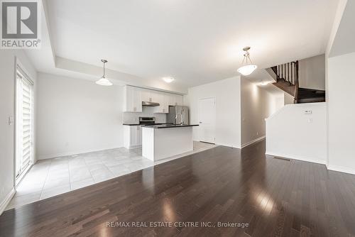 391 Athabasca Common, Oakville, ON - Indoor Photo Showing Kitchen