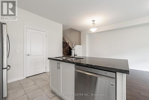 391 Athabasca Common, Oakville, ON - Indoor Photo Showing Kitchen With Double Sink