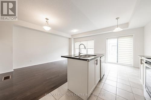 391 Athabasca Common, Oakville, ON - Indoor Photo Showing Kitchen